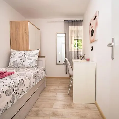 Marina In Apartment *